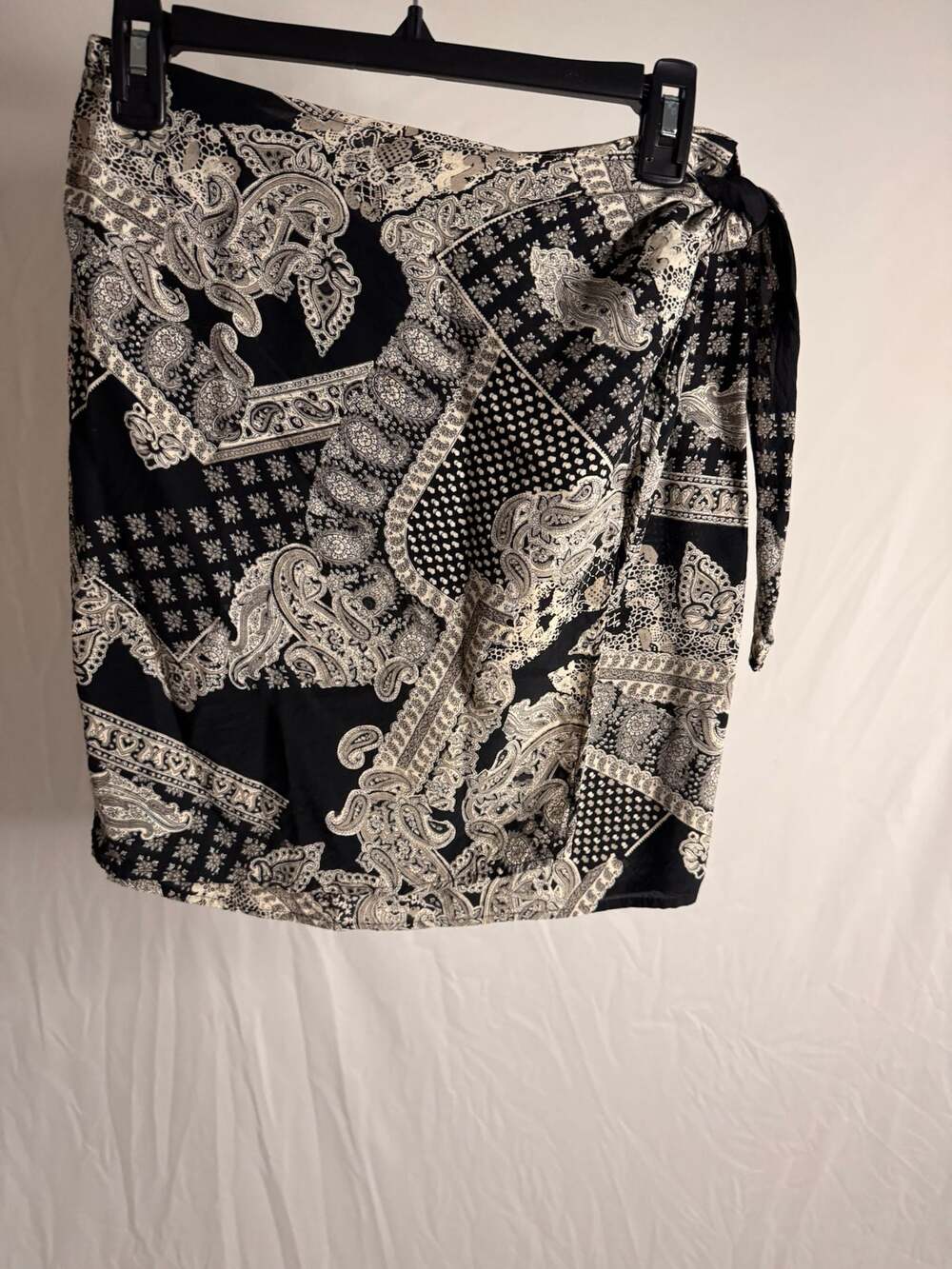 Vintage Alyn Paige Black and White Paisley Print Wrap Skirt Size 7